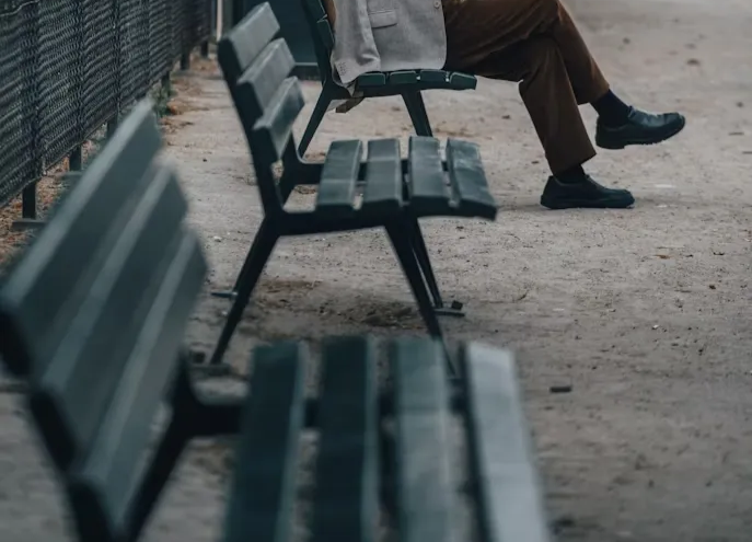 Alte Bank als Symbolbild